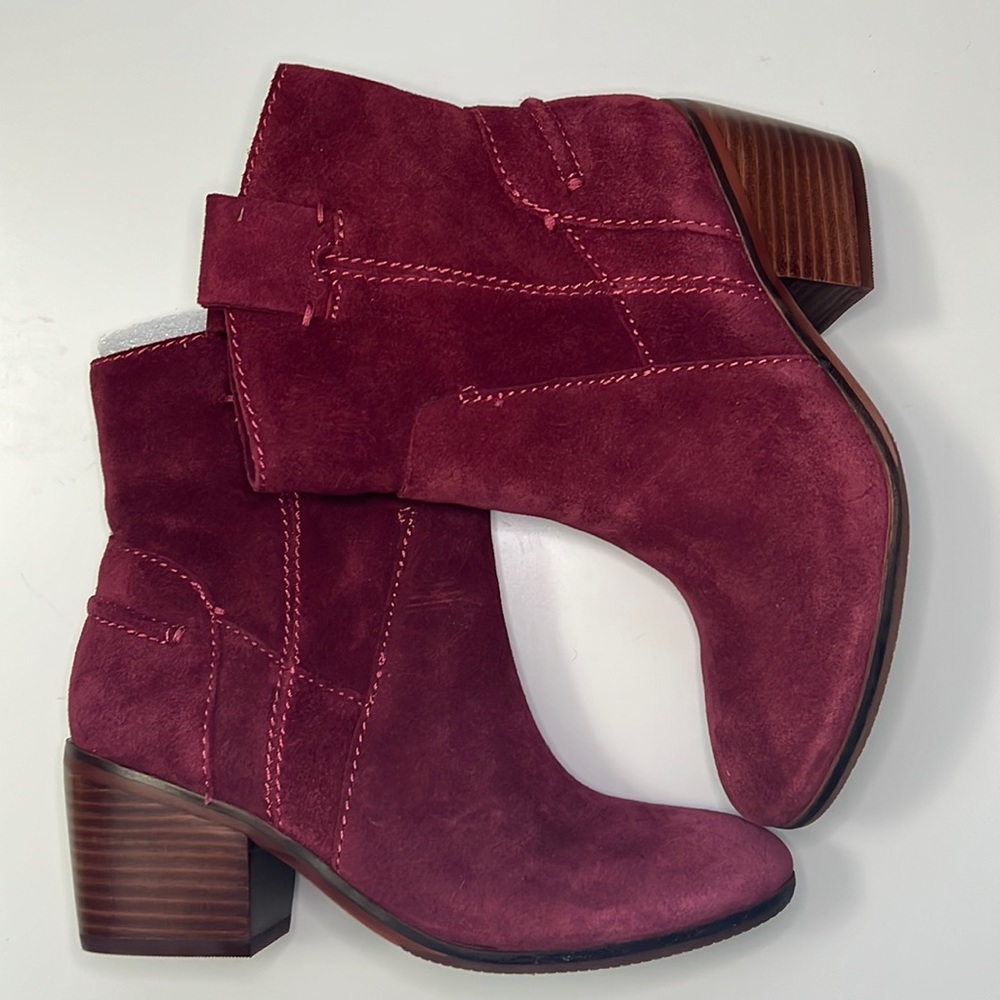 NWT Vince Camuto Maves Chianti Booties